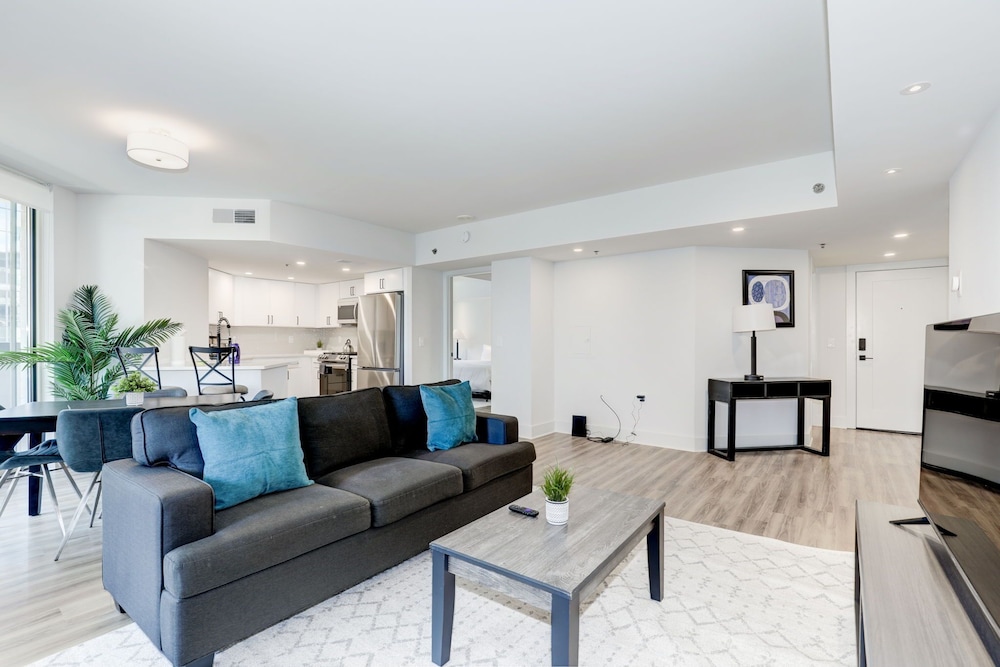 Elegant 2BR Apartment Minutes From DC