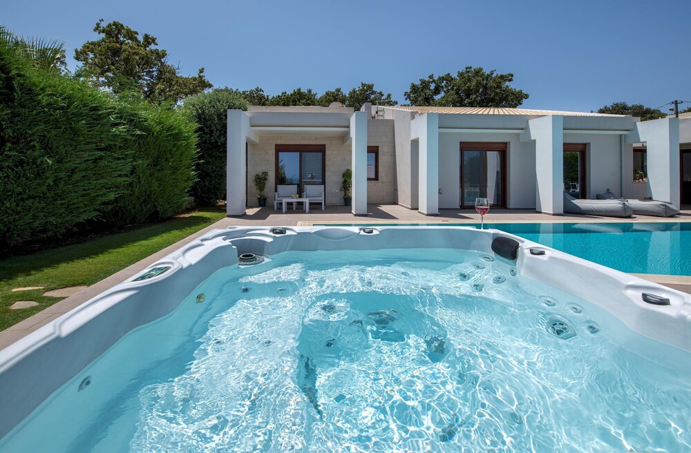 Oak Tree Villa Red in Rethimno view 3