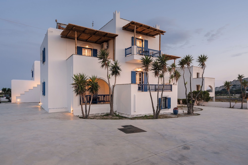 Diamantis studios apartments