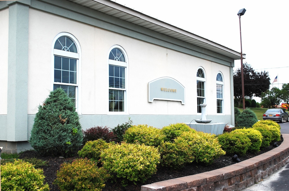 Travelodge by Wyndham Watertown