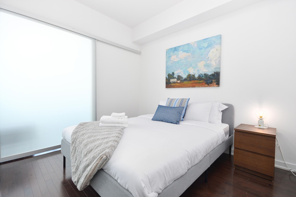 Downtown Toronto Condo near Scotiabank Arena - Image 3