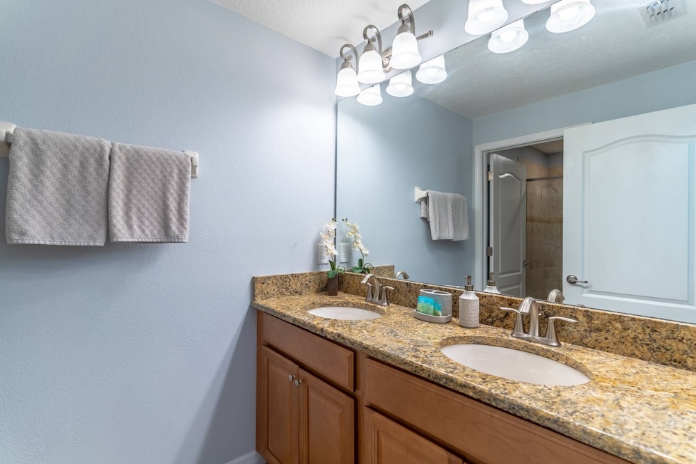 3083 Paradise Palms view 4
