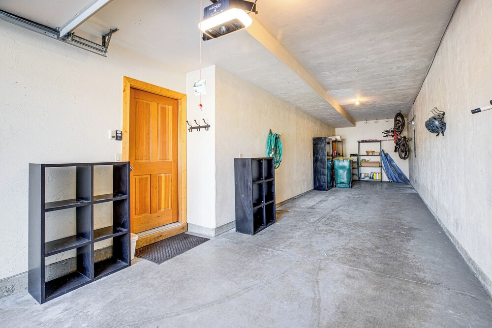 Walk to Lift! Luxe, Updated Cbmr Home w/ Mtn Views