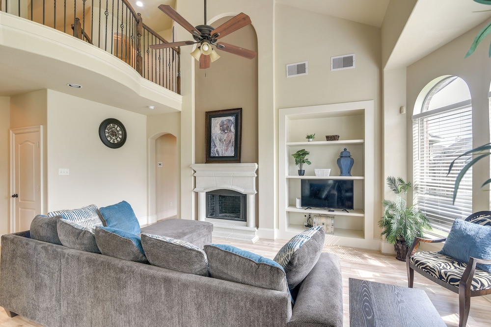 26 Mi to Houston: Spacious Home w/ Fenced Yard!
