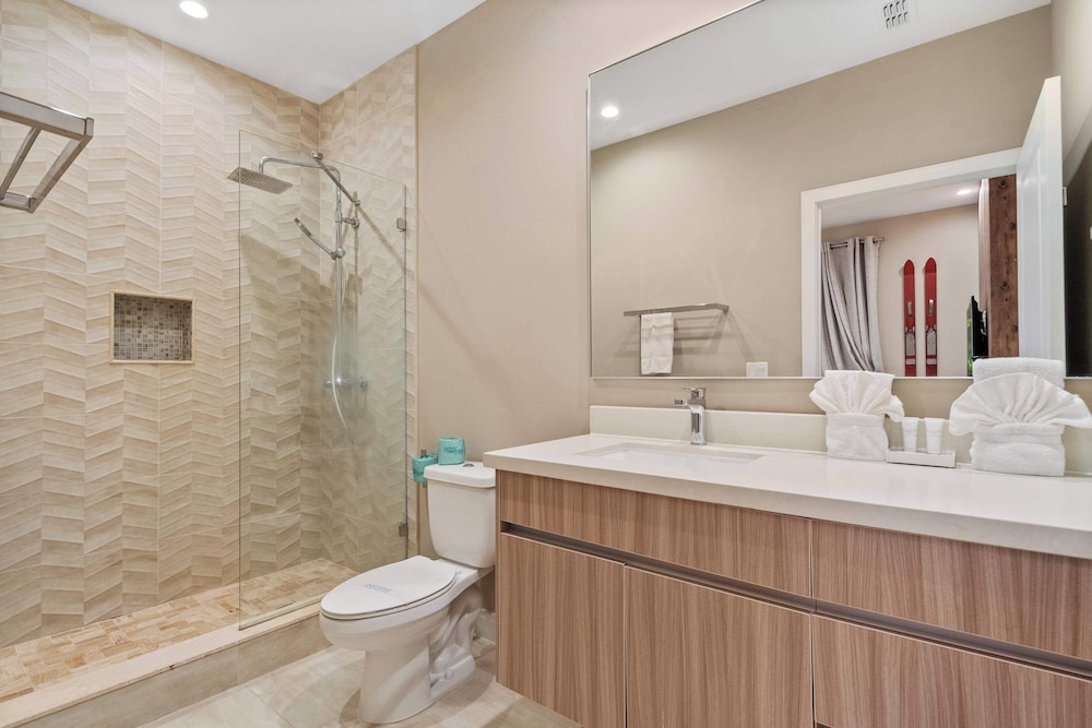 Chic Disney Villa Stunning Patio, Resort Amenities & Minutes From Parks
