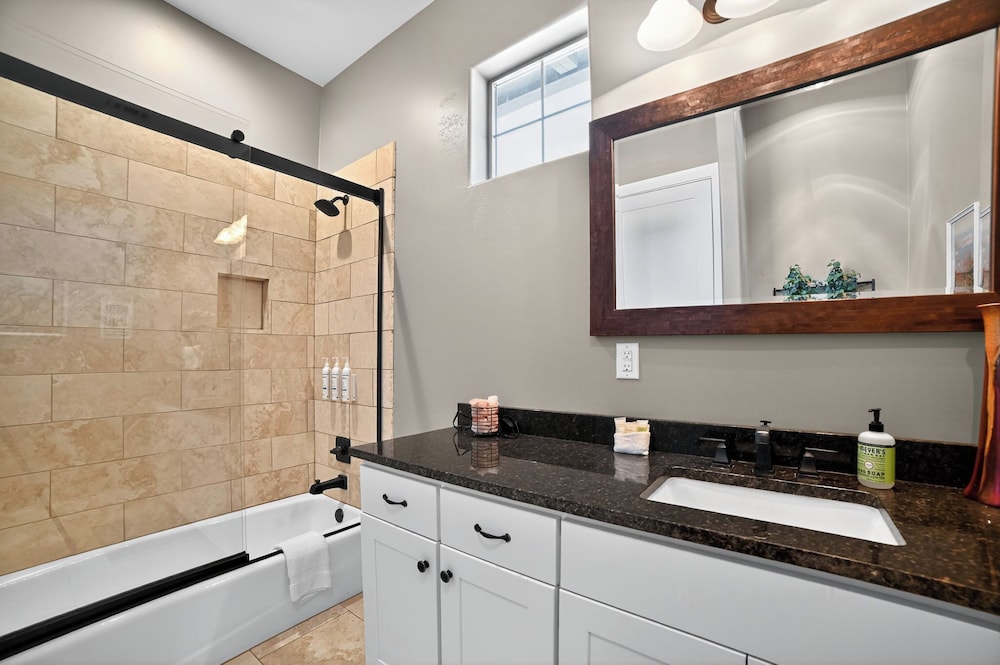Hill Country Retreat & Casita
