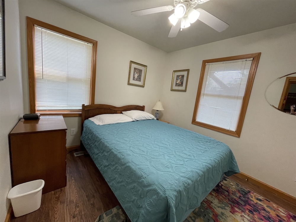 Swinkels 3 Bedroom Cottage by RedAwning view 4