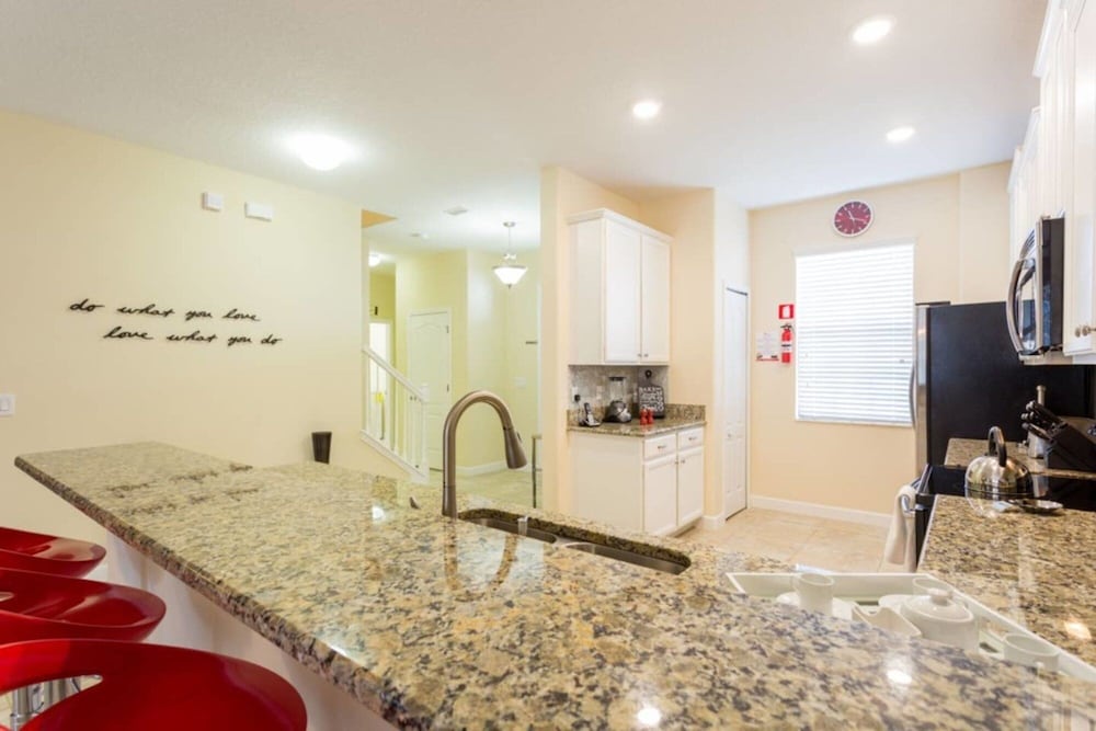 Pleasant and Modern Home With Private Pool Near Disney - Image 2