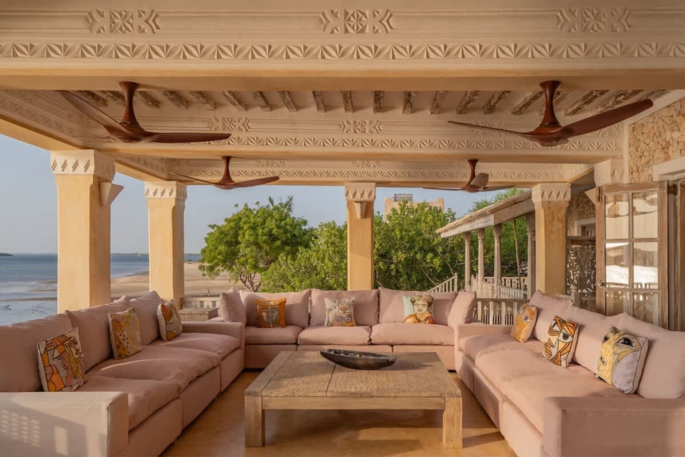 Amani House 5 Bedrooms Sleeps 10