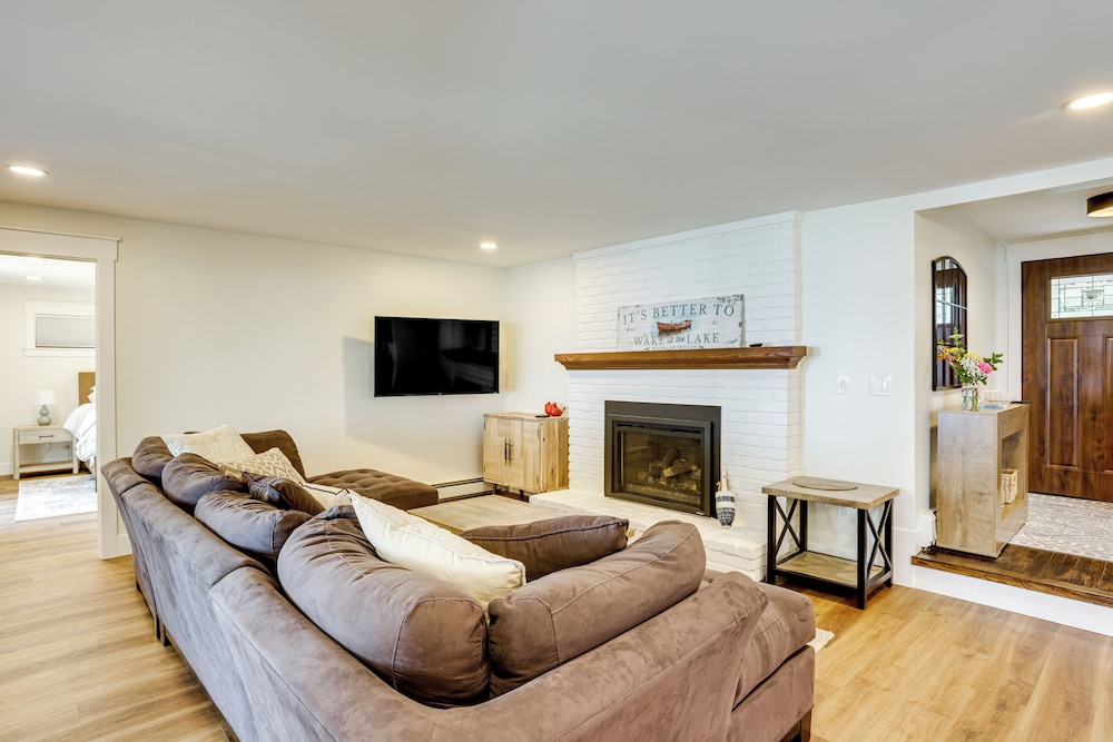 Swim, Fish & Boat: House on Stunning Higgins Lake!
