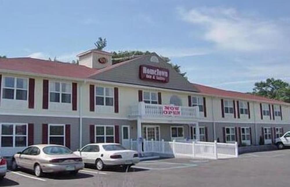 HomeTown Inn & Suites