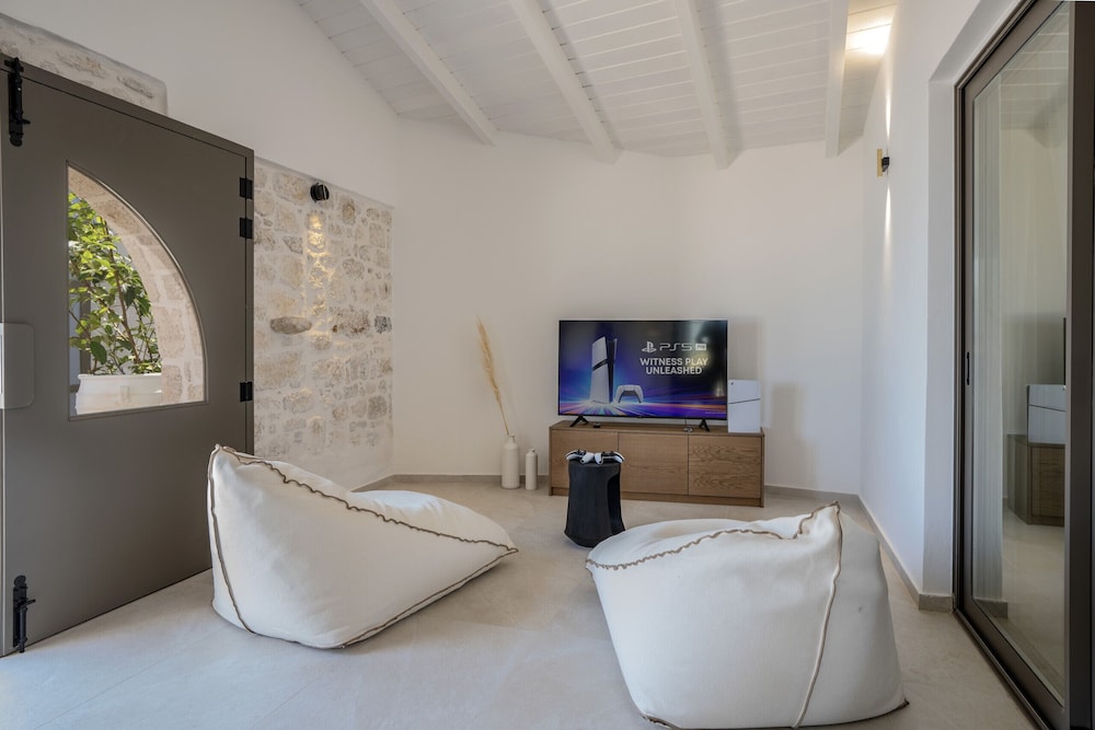 Luxury Villa Maximus - With Private Heated Pool