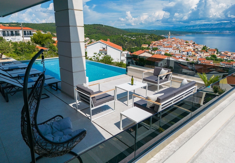 Villa Majestic With Sauna and Beautiful Views