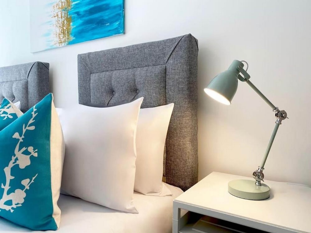 Modern Stylish 2 bedroom 2 Bath Apts. view 3