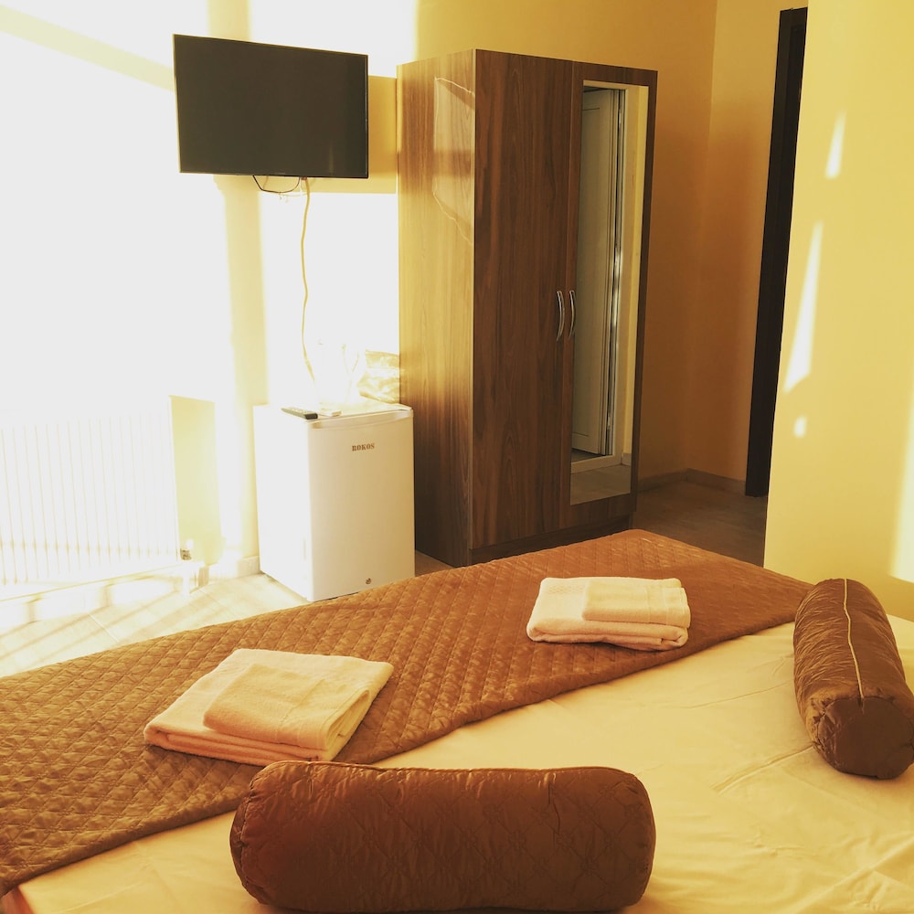 Hotel Guesthouse Lola