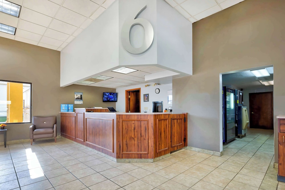 Effingham Vacations - Motel 6 Effingham, IL - Property Image 4