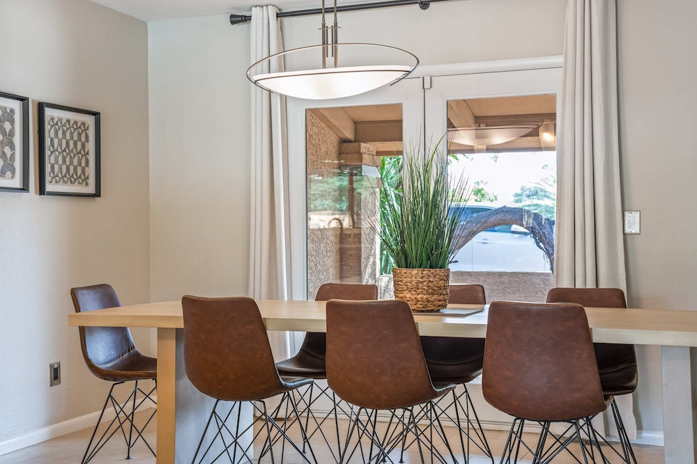 Scottsdale Clubhouse With Pool and Basketball
