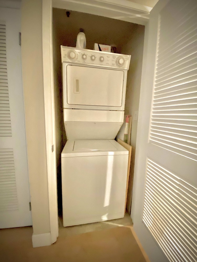 Allura Gaslamp Pool Spa Gym Extra Office Nook