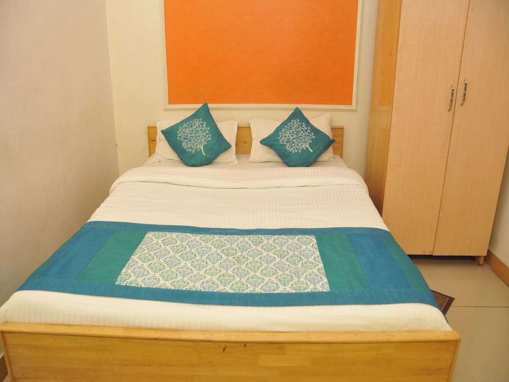 OYO 3061 Hotel De Pintu - Property Image 1