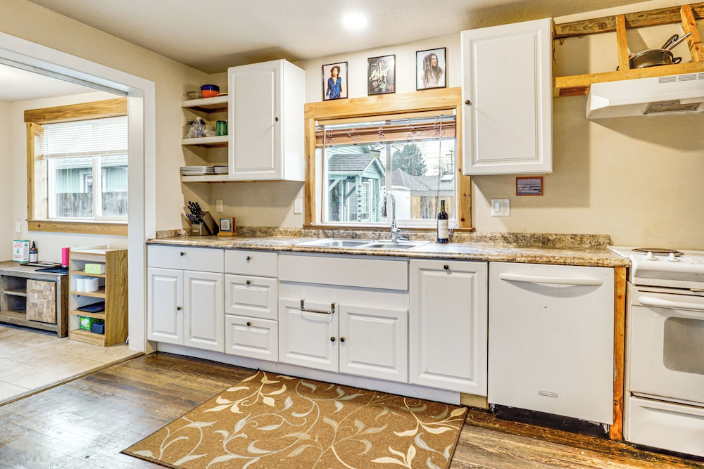 3 Mi to University of Oregon: Cozy Home