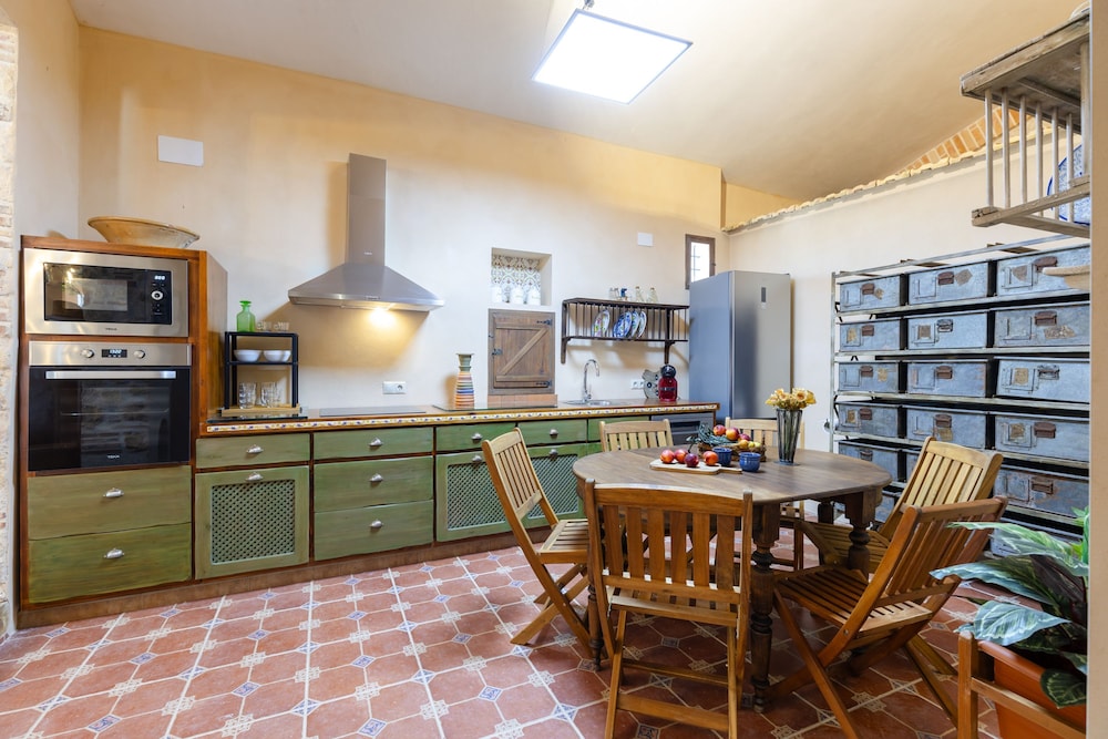 Historical Palms Villa by Fidalsa