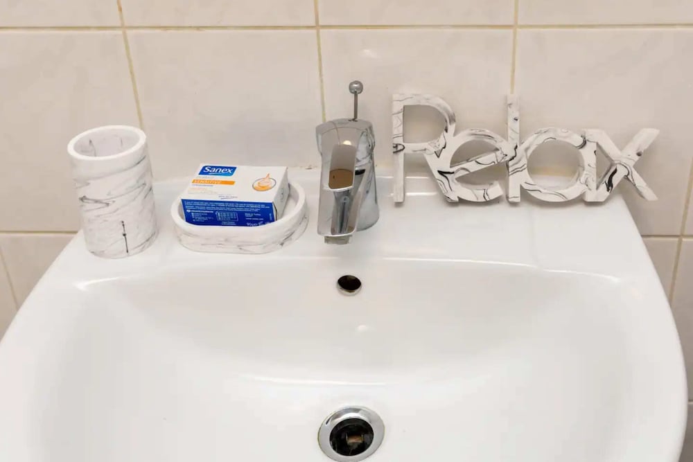 Top Floor 1BD Flat With Balcony - Isle of Dogs