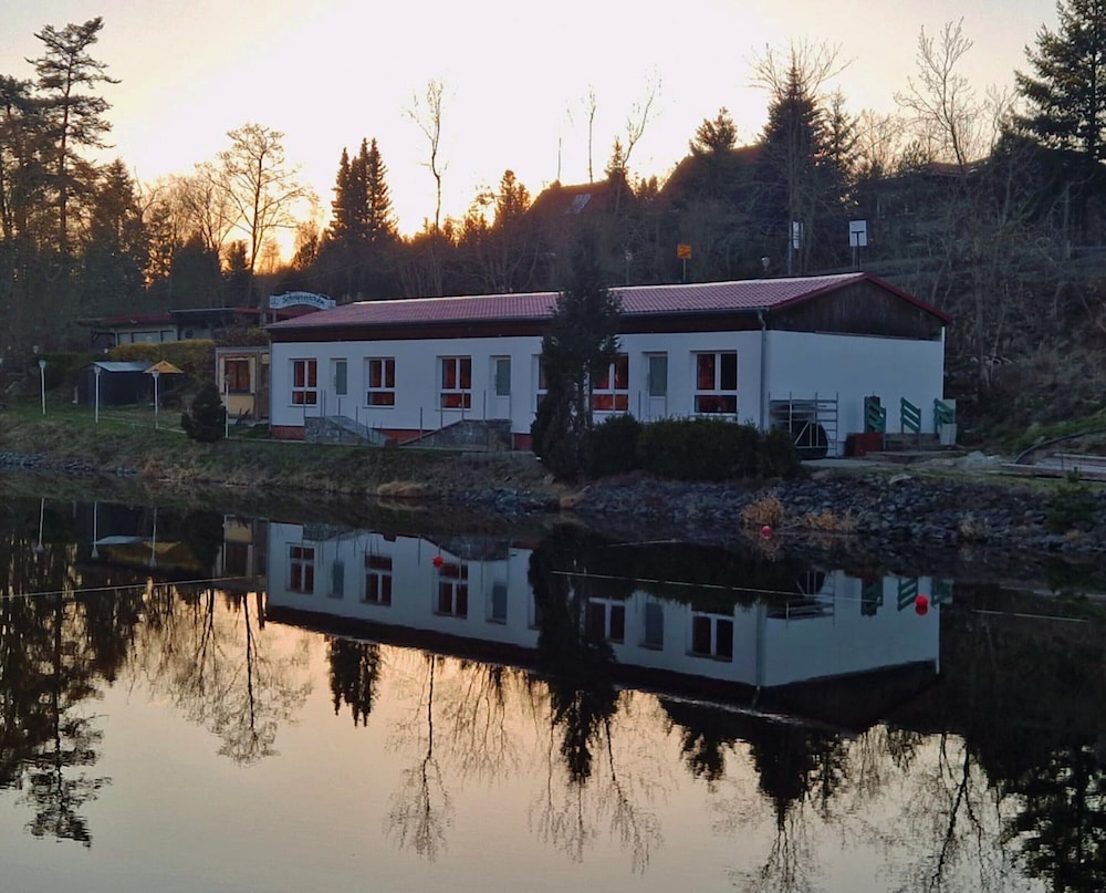 Lakefront Family Retreat