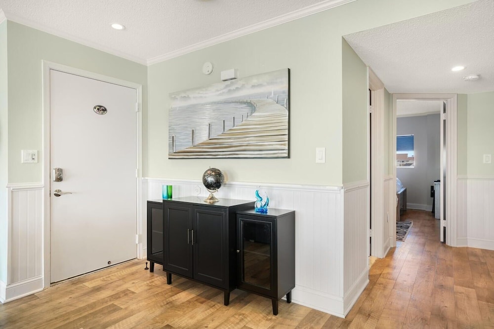 Harbour Island 402m 2 Bedroom Condo