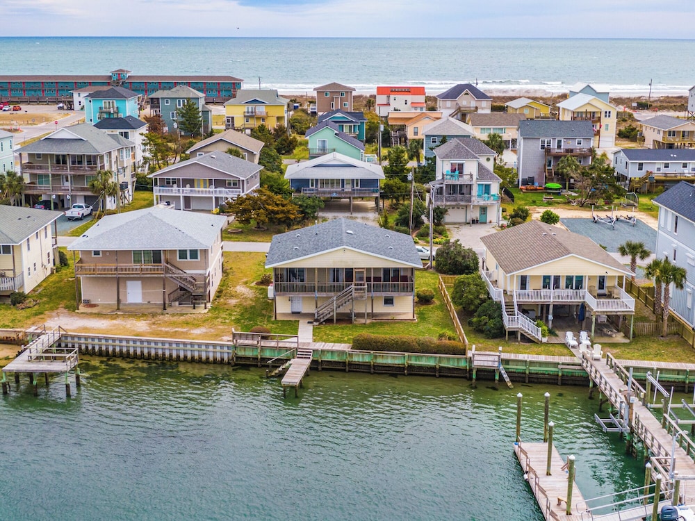 Lindy-B by Topsail Realty