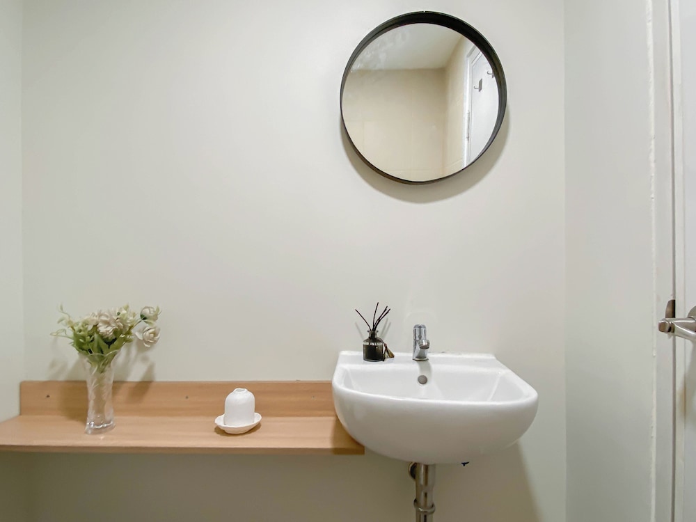 Affordable And Homey Studio Room At Meikarta Apartment