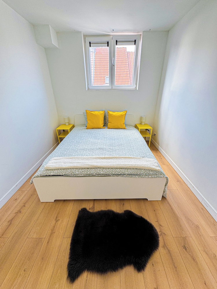 Cozy 1BR With Living Room Near City