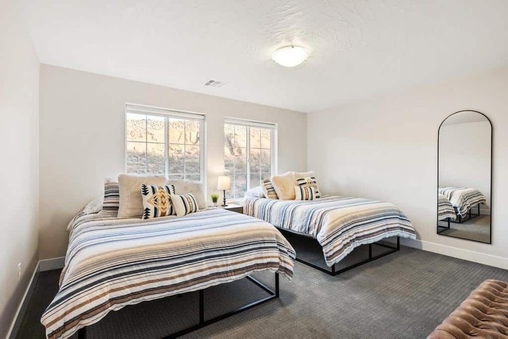 Modern Oasis 5 Bedroom Townhouse view 2