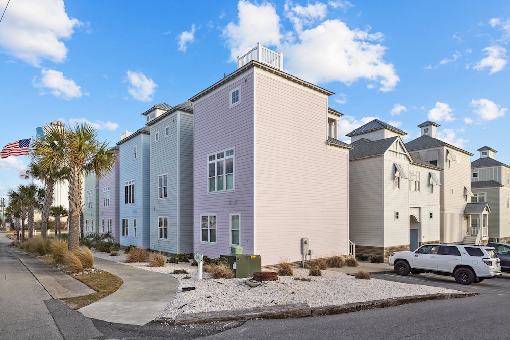 Sea Escape 3 Bedroom Townhouse by RedAwning view 5