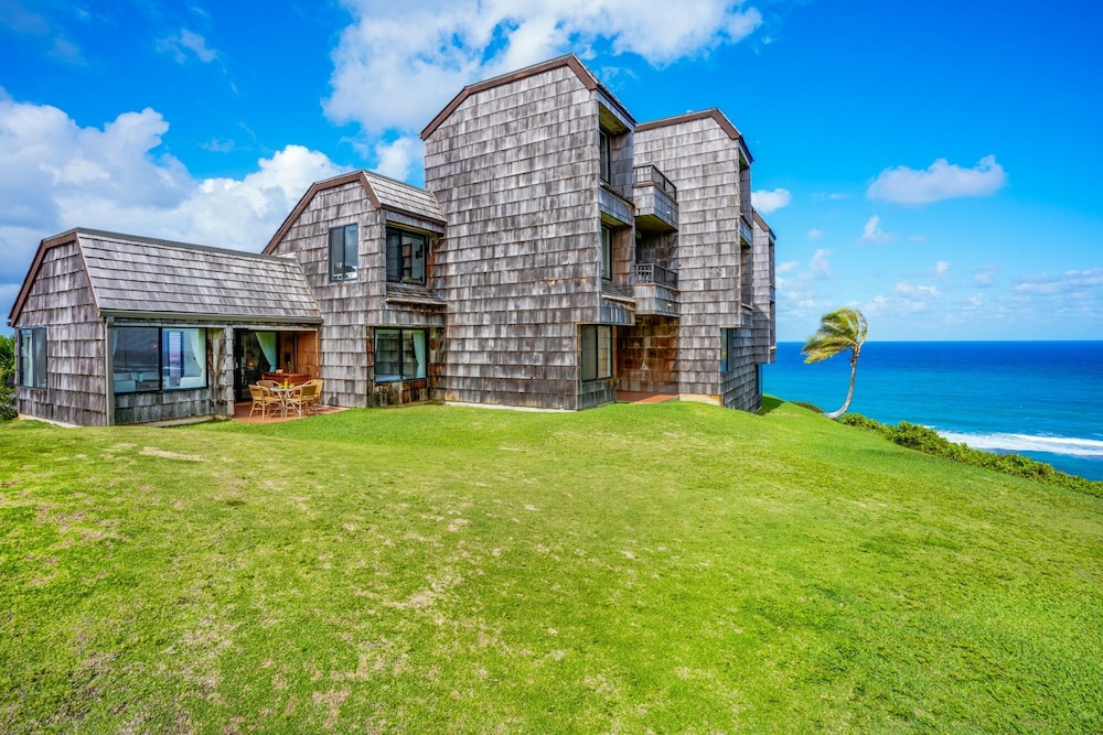 Kahakai Cliffside 2 Bedroom Condo by RedAwning view 5
