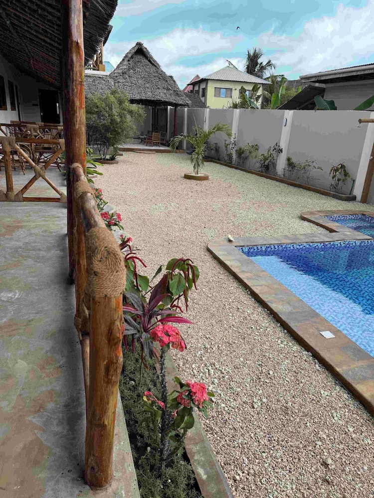 VILLA PEACE AND COLOR