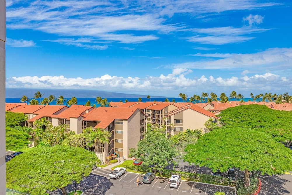 Kaanapali Shores Studio 742 Studio Bedroom Condo by RedAwning
