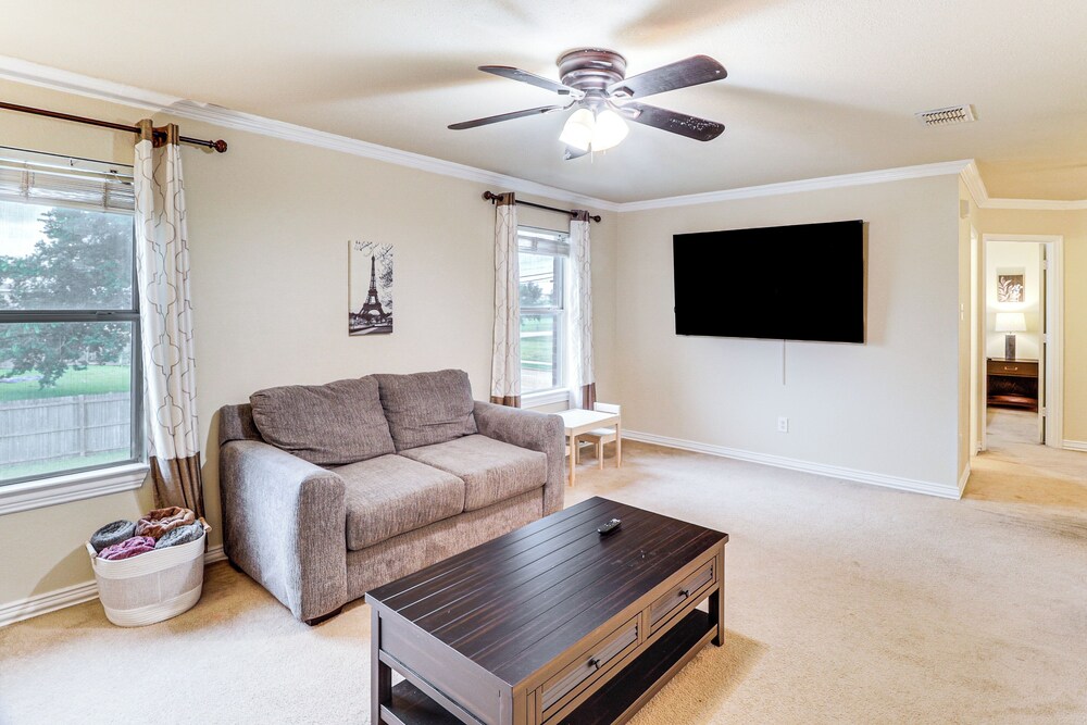 Near At&t Stadium & Six Flags: Texas Family Home!