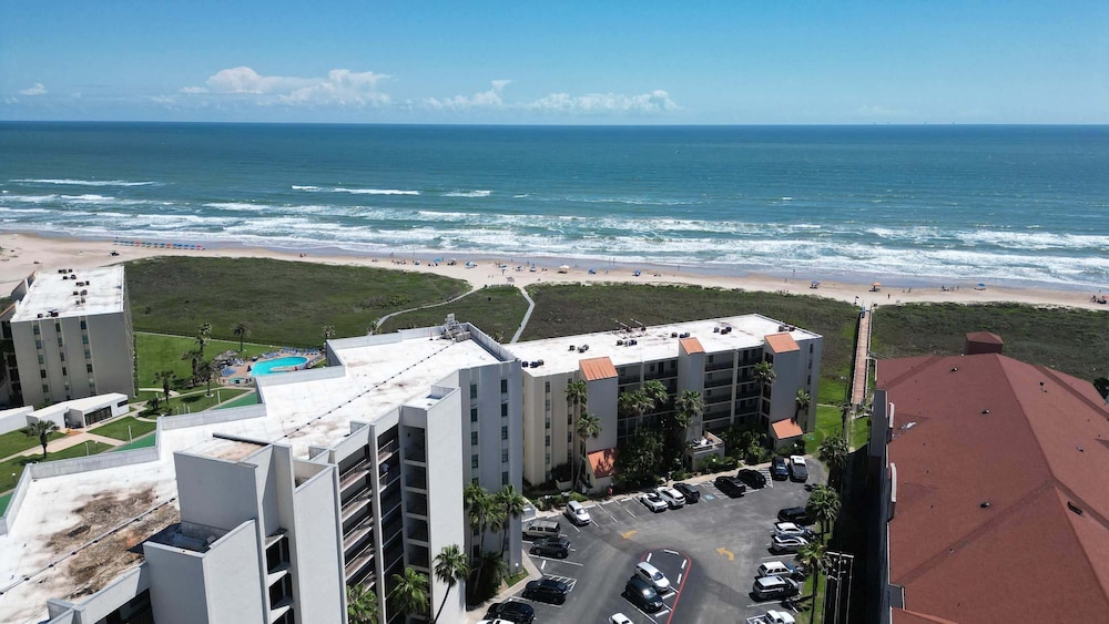 Sleeps 10 Direct Beach Heated Pool 3 Bedroom Apts