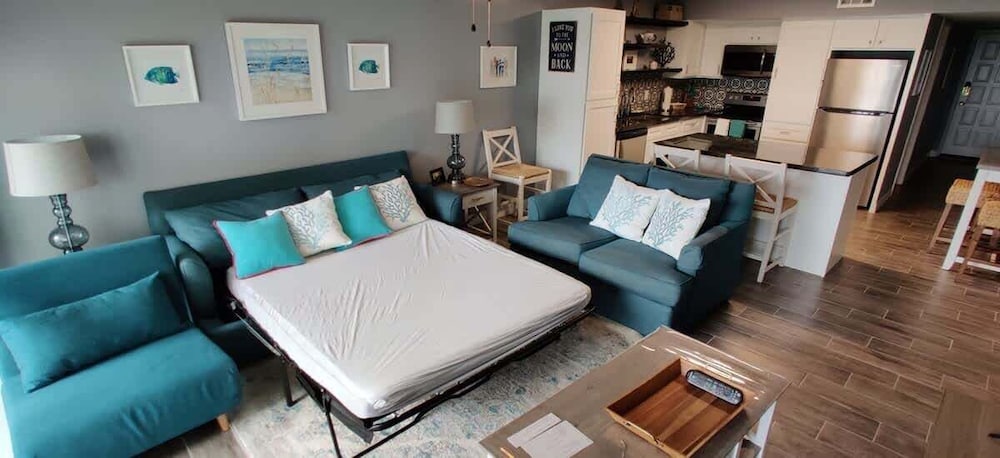 Saida Beachfront Luxe Condo Two Heated Pools 2 Bedroom Condo