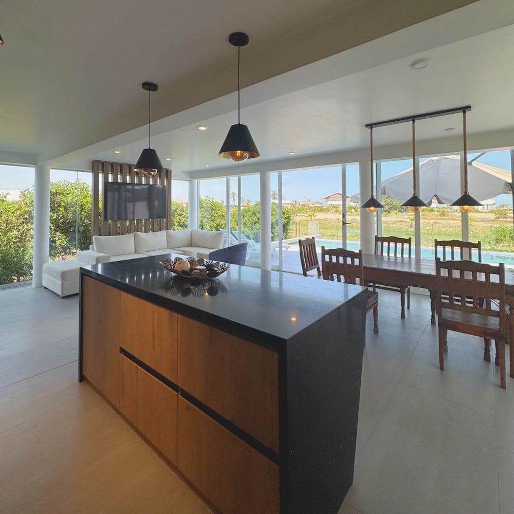 Hop Honolulu Exclusiva Oasis y Playa en Chincha