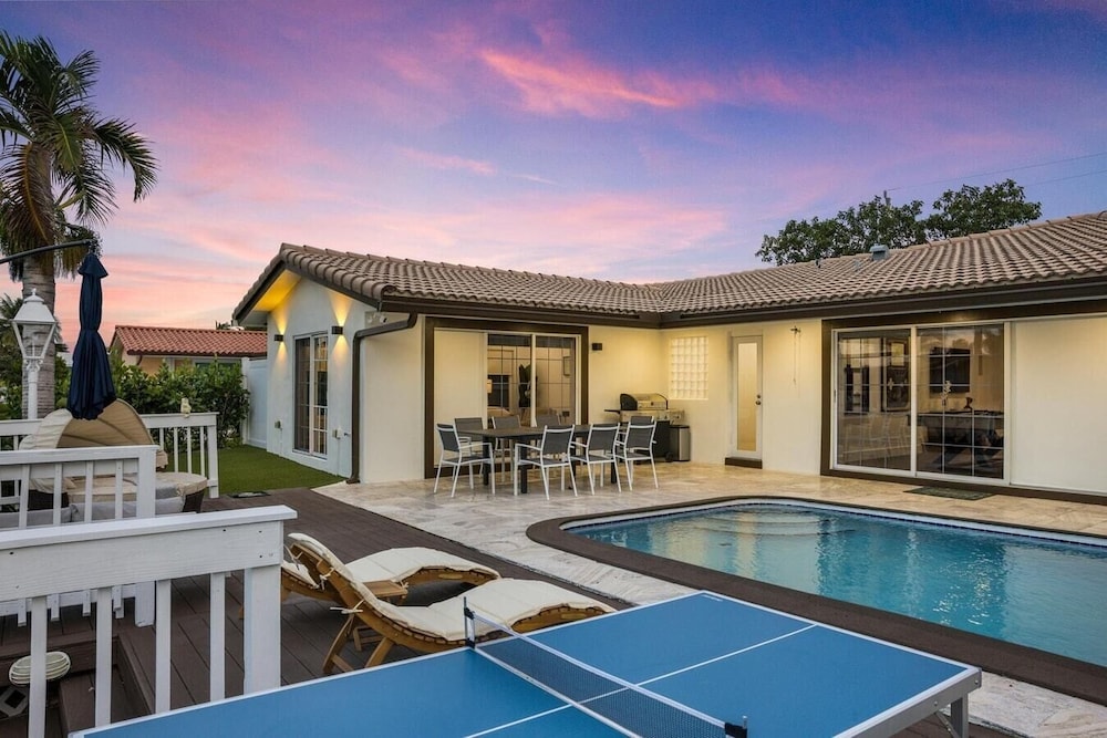 Fort Lauderdale 4Bd Villa Waterfront Dock Pool - Image 2