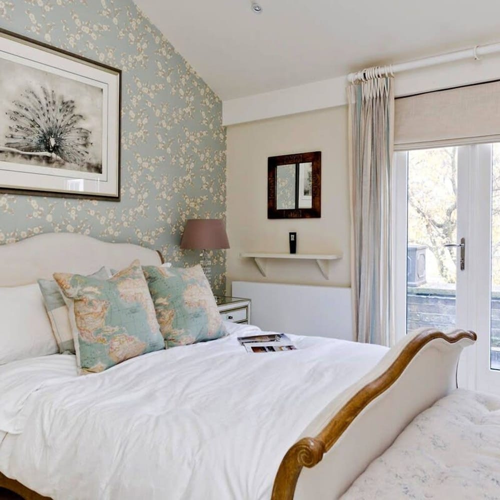Delightful 3-bed Family Home Bayswater