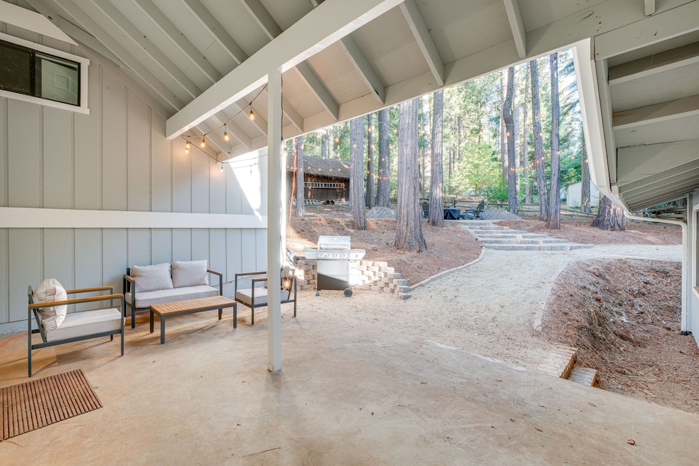 Pollock Pines Cabin: Game Room w/ A/C & Heat! view 3