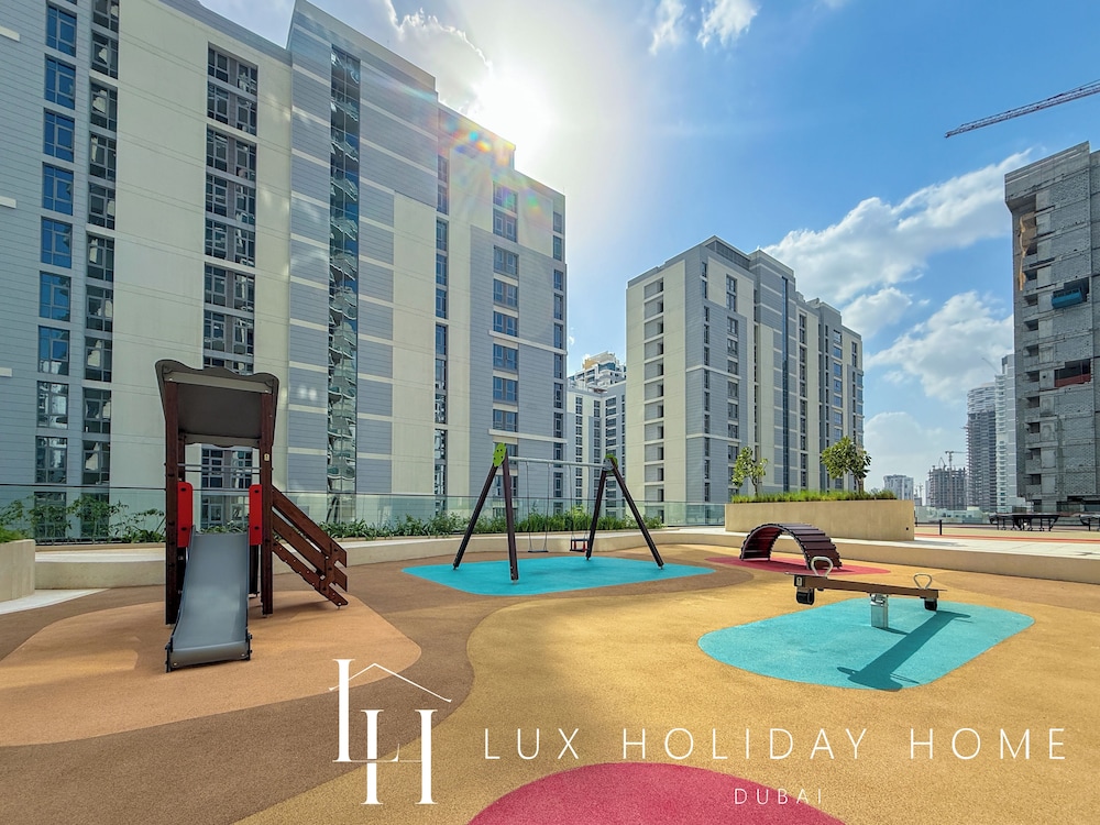 LUX The Phantom Sky Pool Suite