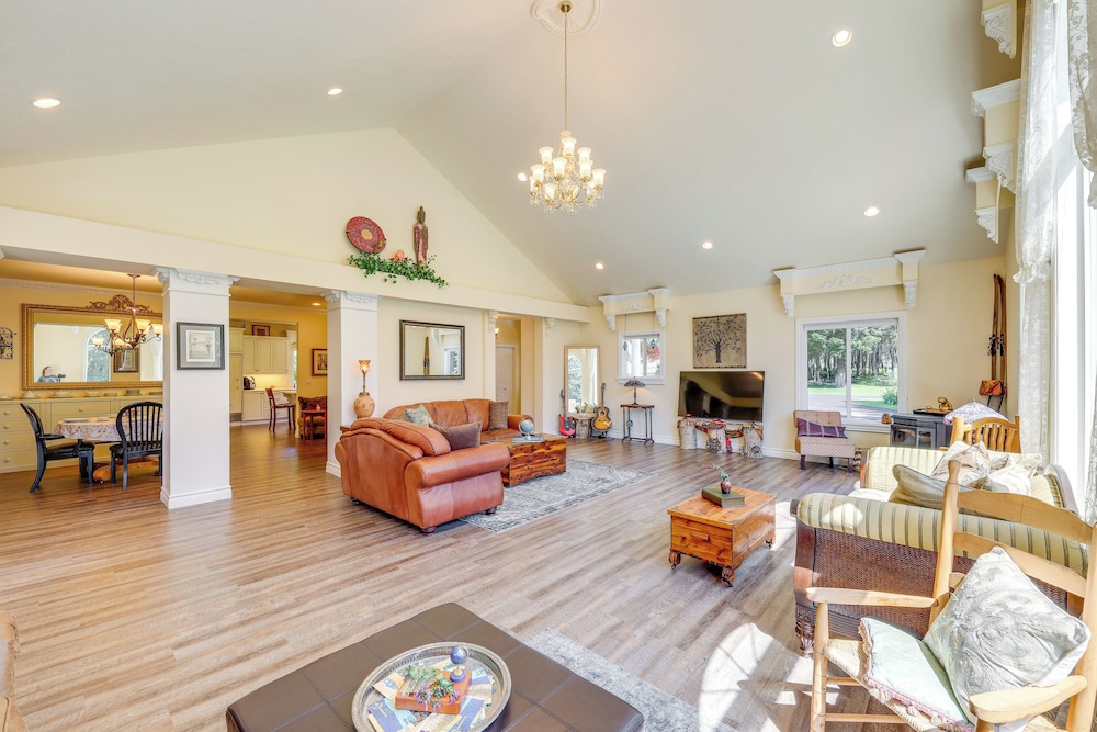 Retreat & Event Villa: Lake Access