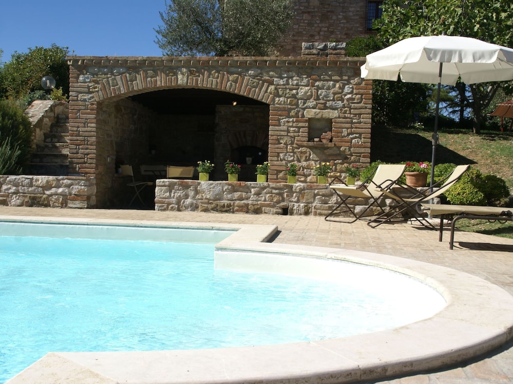 Villa in Umbertide With Pool and Garden view 4