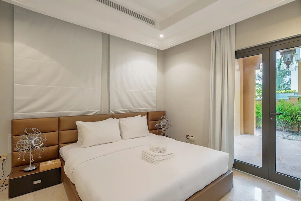 Private Palm Villa - Mint Stay