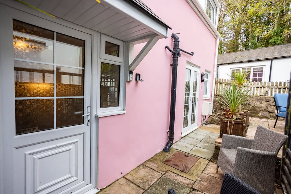Rose Cottage - 2 Bedroom Cottage - Penally