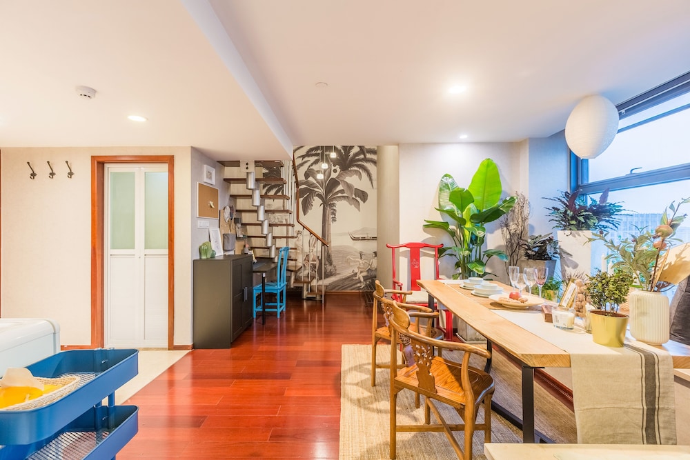 Summer Flower Apartment