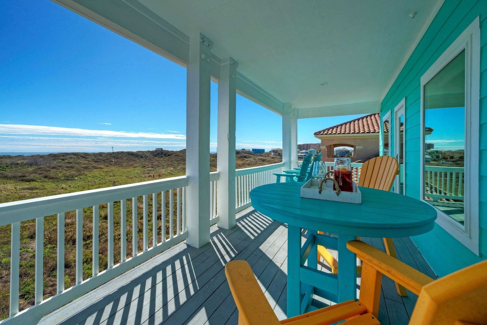 Coastal Soiree Ocean Views, Game Room, & Steps From Port Aransas Beaches
